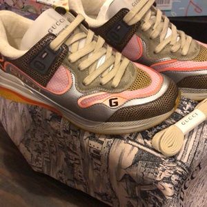 New Authentic Gucci sneakers